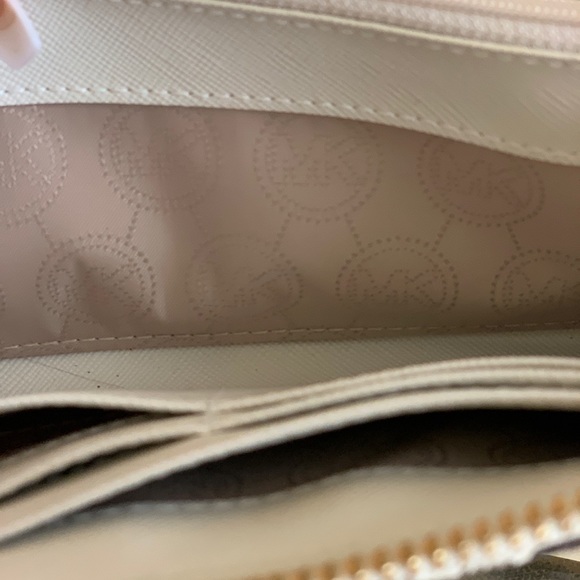 Michael Kors Handbag and Wallet Set - Picture 6 of 10